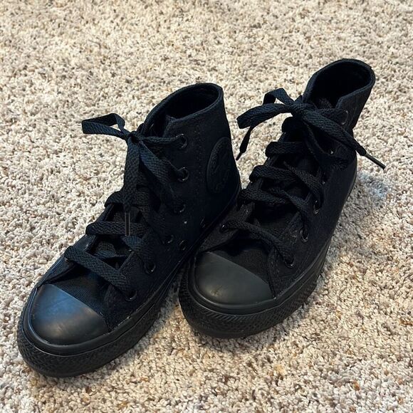 Black Converse Chuck Taylor All Star High Tops Youth Size 11 - Picture 1 of 7
